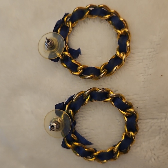 Vtg AVON 1988 Ribbon Weave Chain Wreath Hoop Post Earrings - Picture 5 of 6